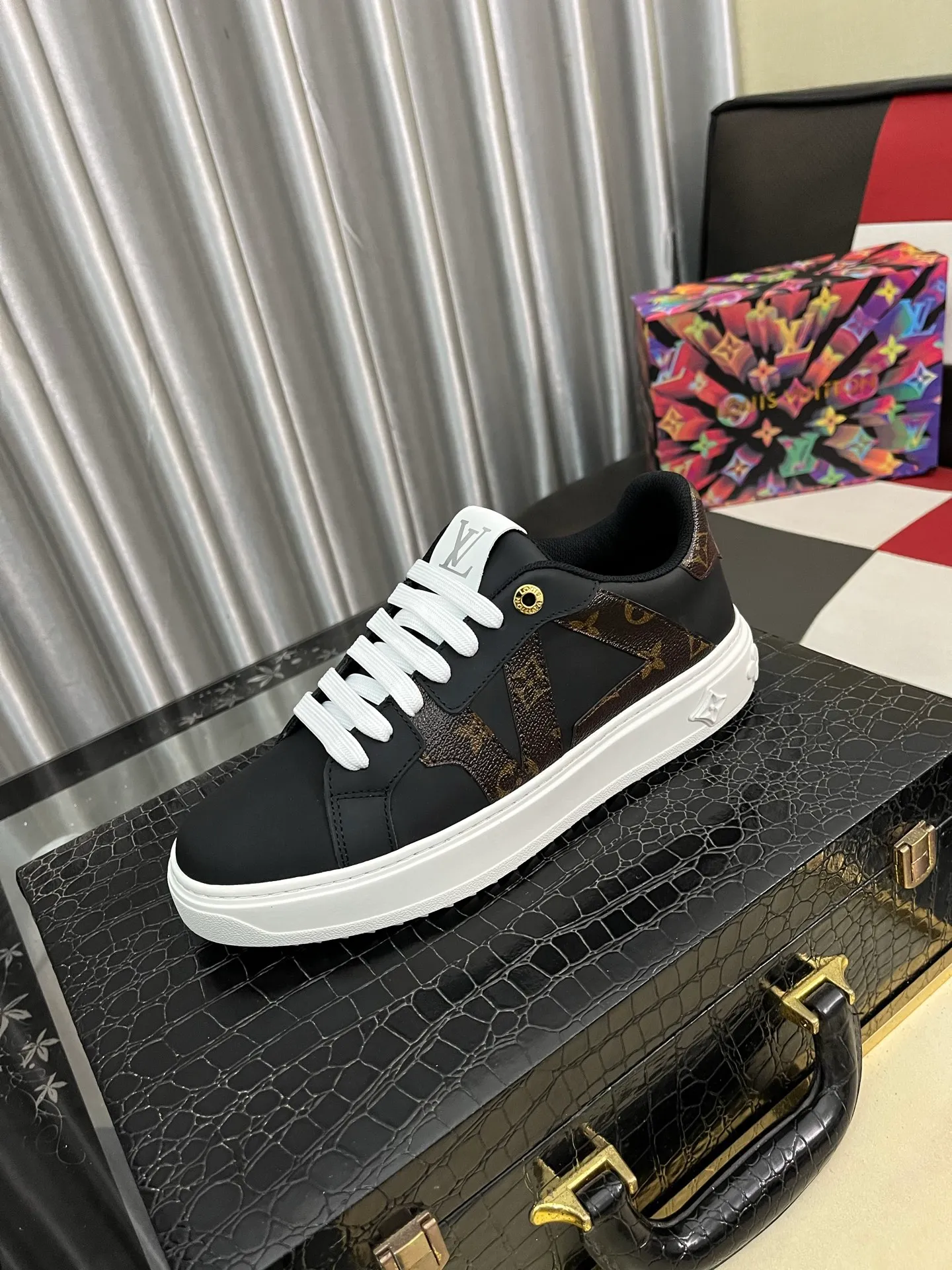 Men's shoes 💰520⌚️⌚️LV Louis Vuitton. The latest fashionable casual shoes are popular in physical stores. New spring and summer comfortable imported custom original cowhide, unique jacquard fabric element design. With sheepskin lining, Lv original bottom, [sun][sun] high-end packaging and high quality💪Details determine the quality, you can enter and leave the counter at will, welcome to compare🇮🇹Number of sizes 38-445️⃣Color options available